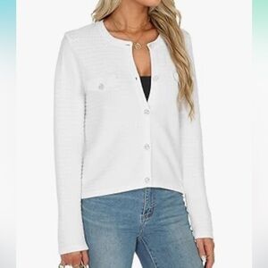 3/$30! 🛍️ White cardigan